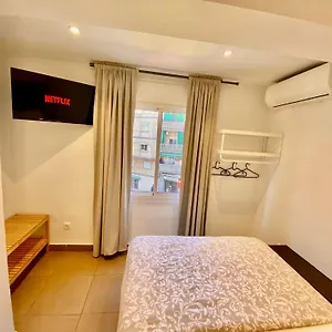 Apartamento Nuevas Con Bano Privado Frente Al Metro St Mwc Barcelona-fira, L'Hospitalet de Llobregat
